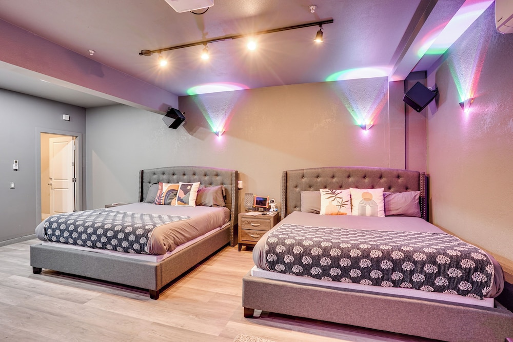 3 Mi to Disneyland: Home w/ Hot Tub + Game Room
