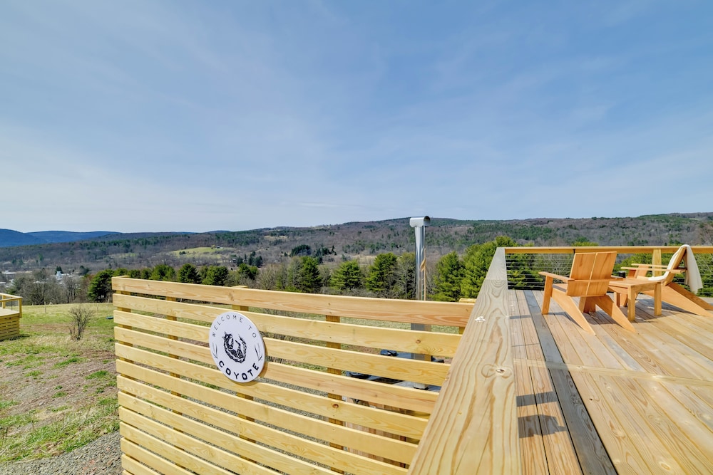Glamping Getaway at The Coyote Dome in Franklin
