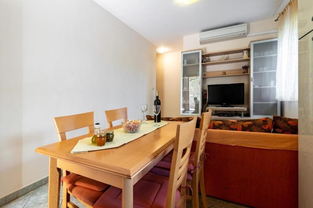 Brane - Economy Apartments - A1 view 5