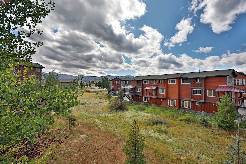 Winterstar Townhome 3 Bedroom Townhouse by RedAwning