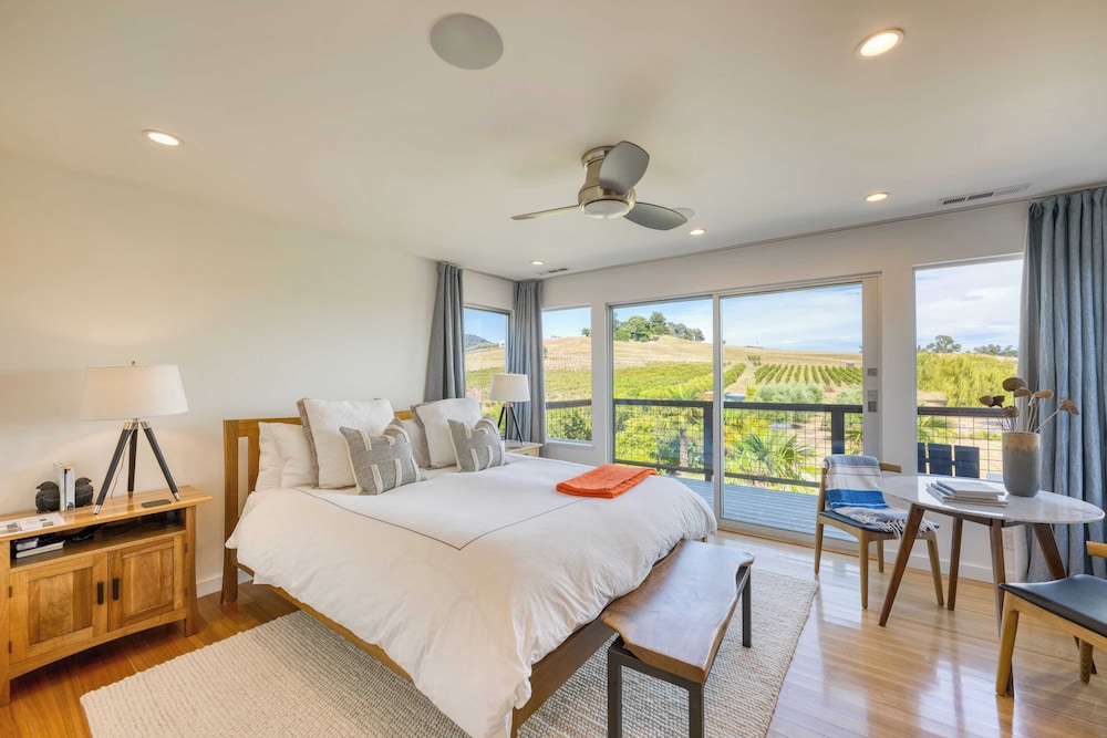 Coplan Vineyards by Avantstay 10-acre Estate w/ Pool, Spa, Bocce & Designer Interiors