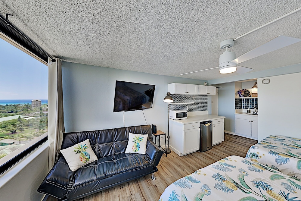 Hawaiian Monarch 2108 Condo by RedAwning view 4