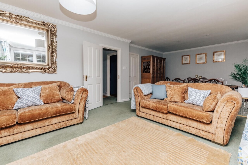 Montpellier House Centrally Located Large Garden - From 300 Per Night view 4