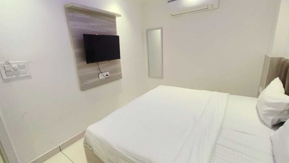 Hotel Red Chilly Adarsh Nagar