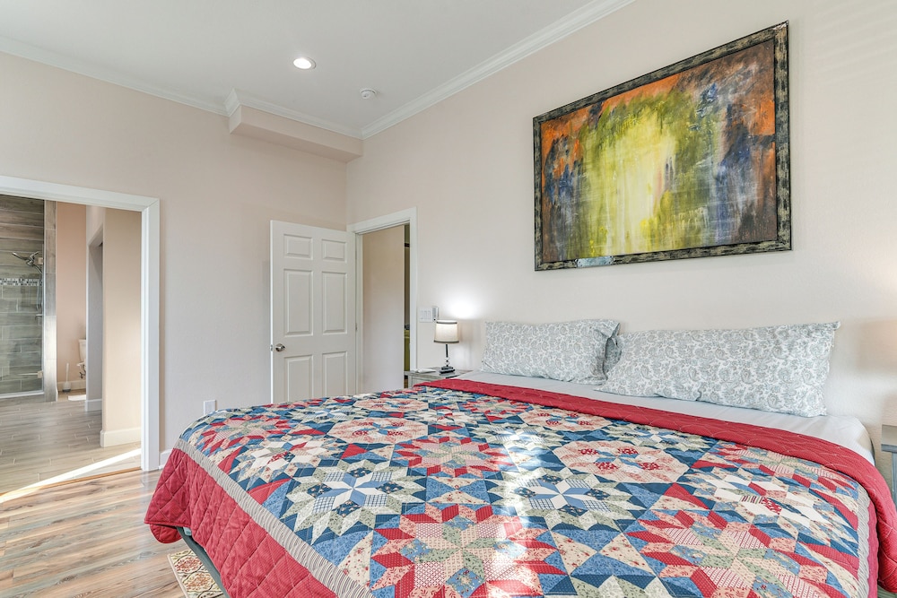 Farm Animals On-site: Needville Ranch Getaway!