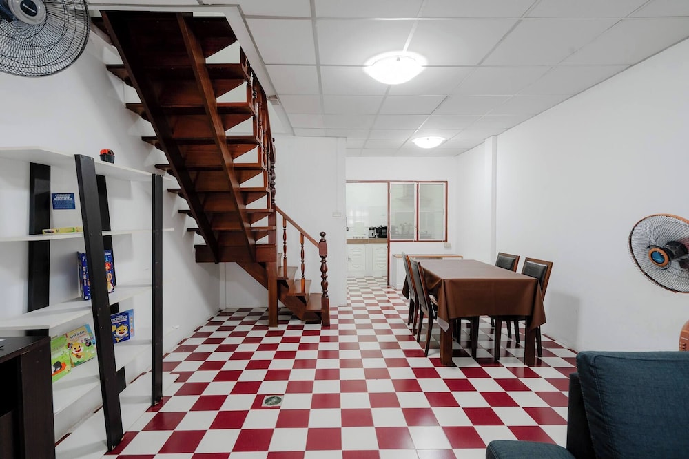 Charming 2-bedroom House in Hua Hin Soi 80,12-minute Walk to Beach