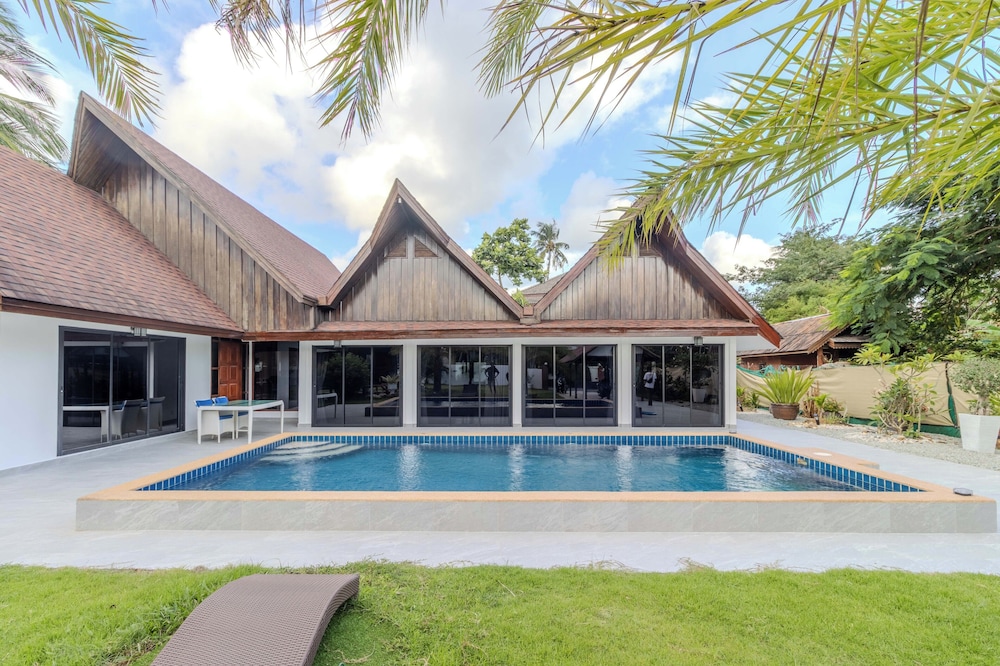 4Br Massive Property Huge Pool V244