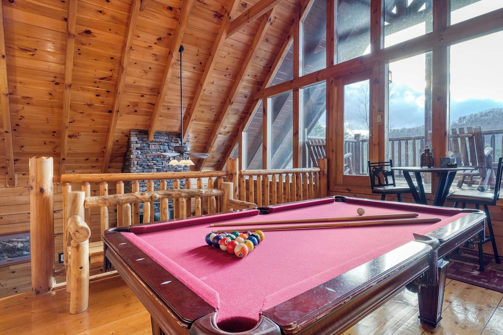 Cozy Cabin Near Dollywood Attractions Hot Tub, Game Room, Views Anne's Place