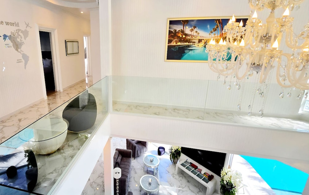 NEBULAND Luxury Pool Villa Pattaya Walking Street