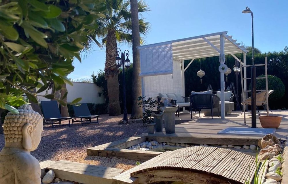 Coastal House in La Marina-sleeps6 - Private Pool