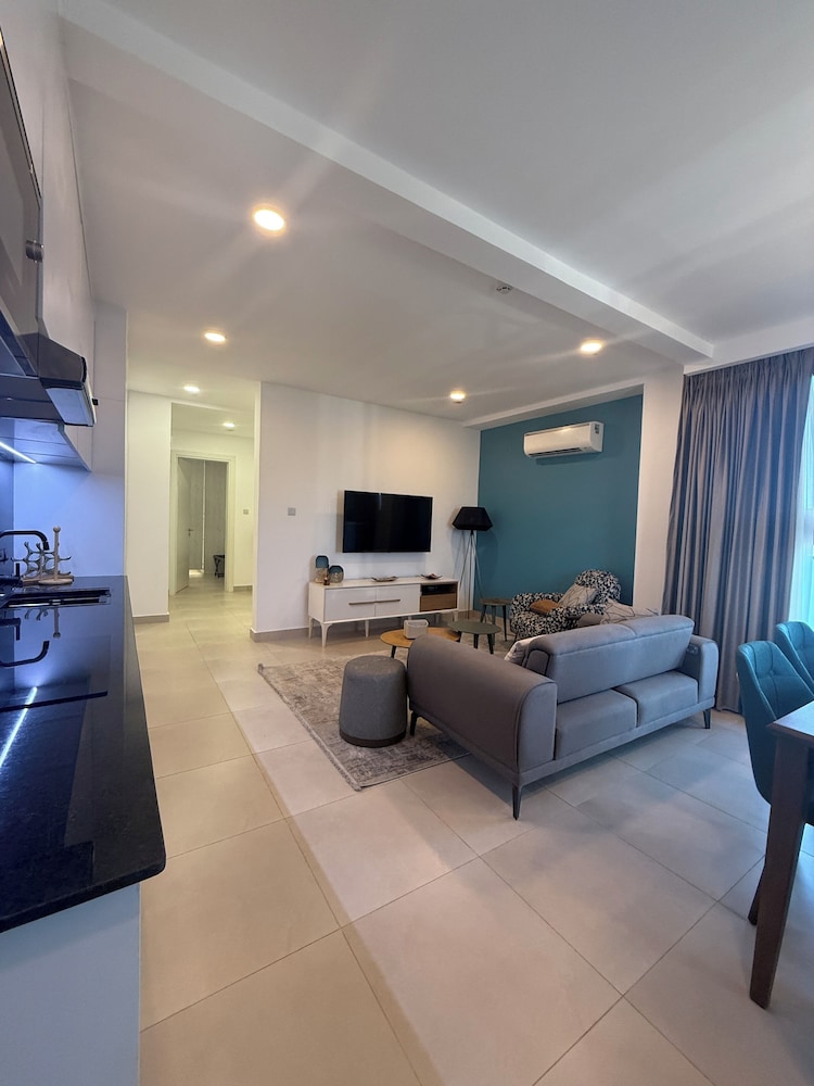 Kinville Suites - Cantonment Living