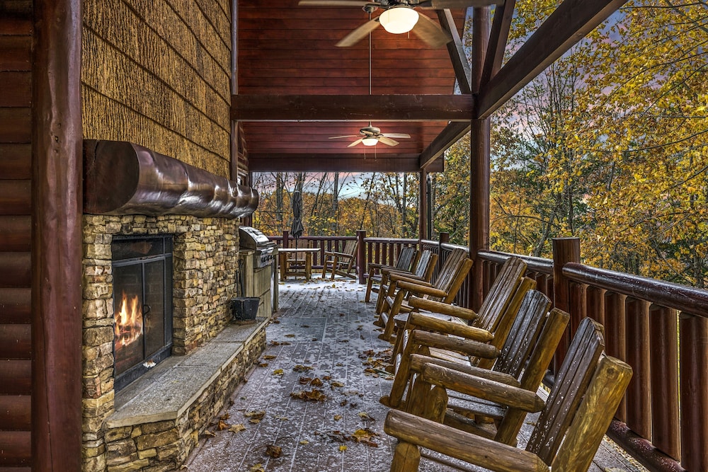 Pine Cone Cabin 4 Bedroom Cabin