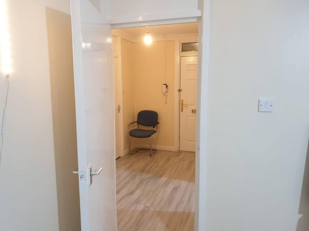Your Home Away From Home in Leeds - on the Ring Rd view 3