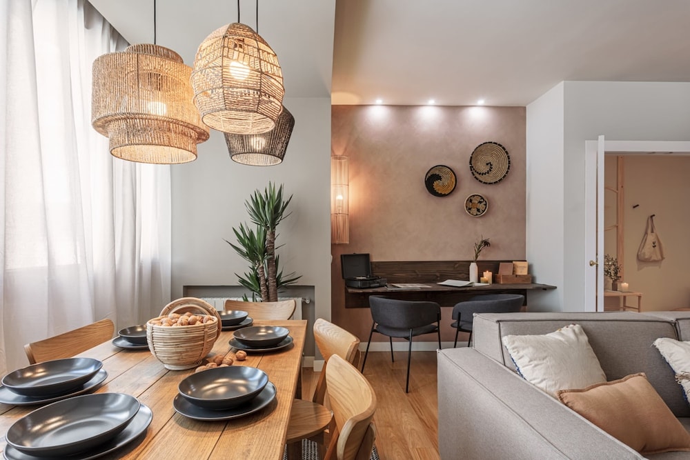 Guban - 2 Bedroom and Balcony in Azca