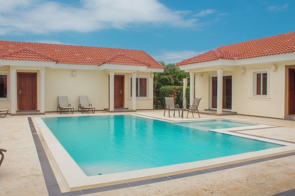 Privacy and comfort luxury 6 bedroom villa