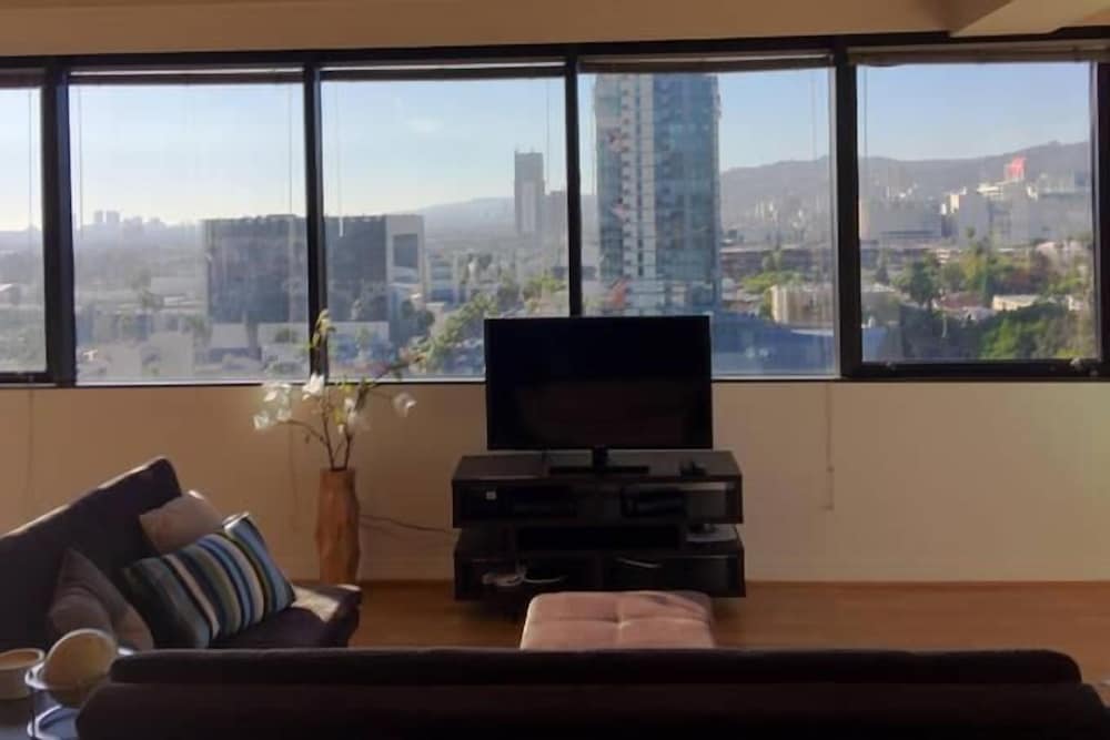 Photograph supplied for Hollywood 0 Bedroom Studio By Senstay
