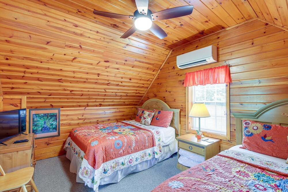 Sevierville Cabin: Private Deck, Community Pool! view 3