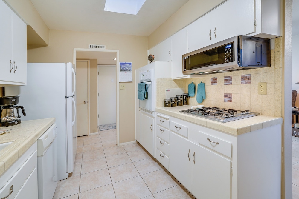 Patio & Yard: Sun City Home Near Casinos