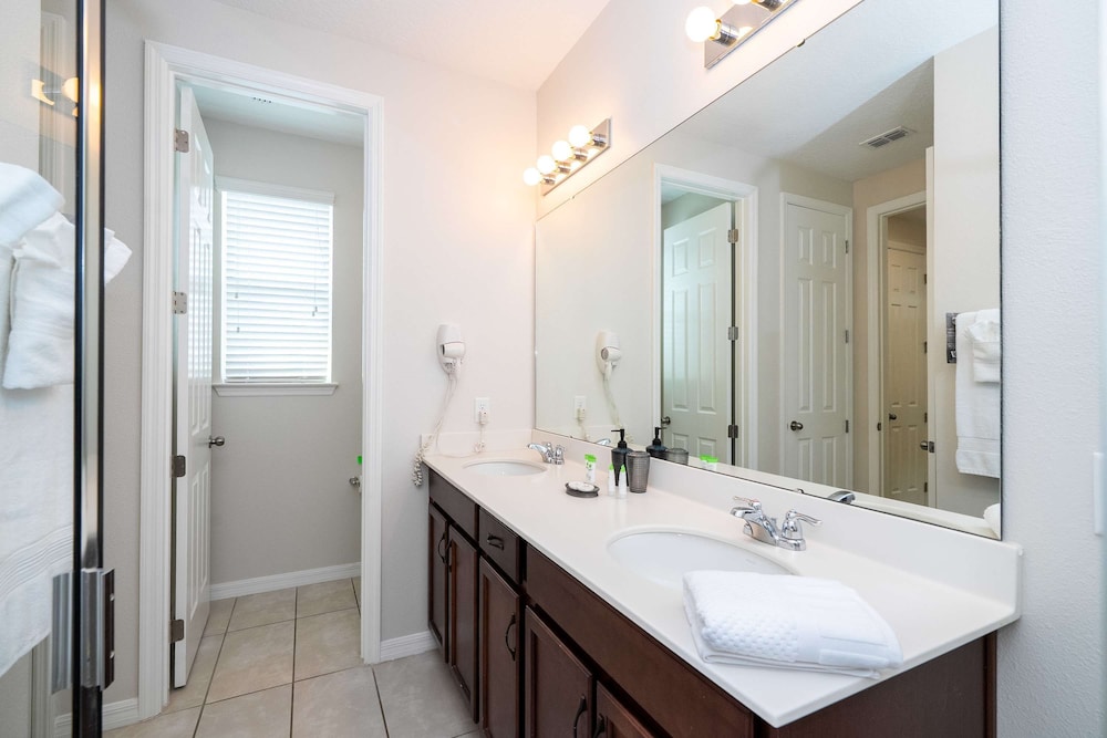 Stunning 4Bd w Pool Gameroom Solara Resort 9008