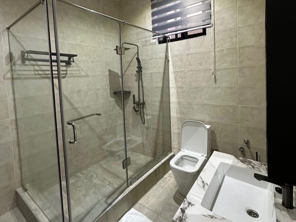 2BR Apartment With Pool and Wifi Near East Airport