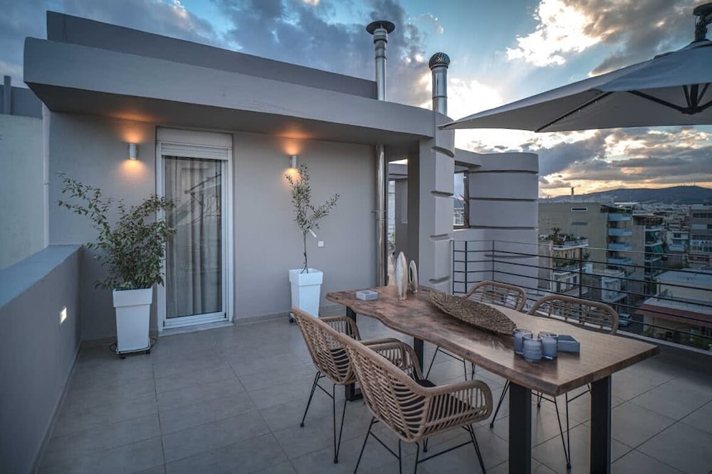 Acropolis Panorama Penthouse - Central Cozy Nest