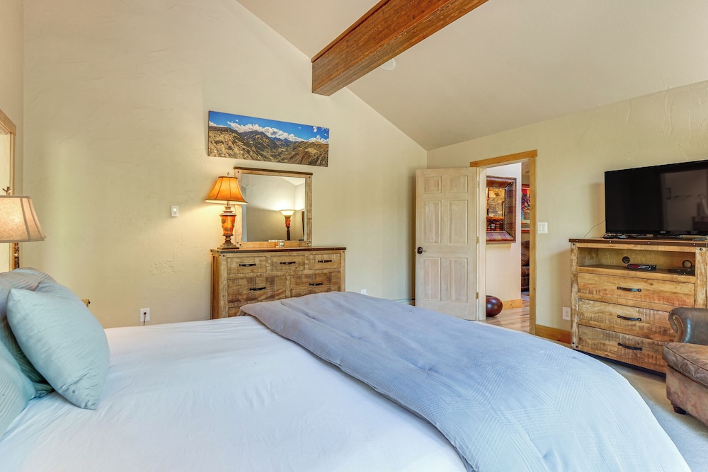 Steps to Ski Shuttle: Breckenridge Home w/ Hot Tub