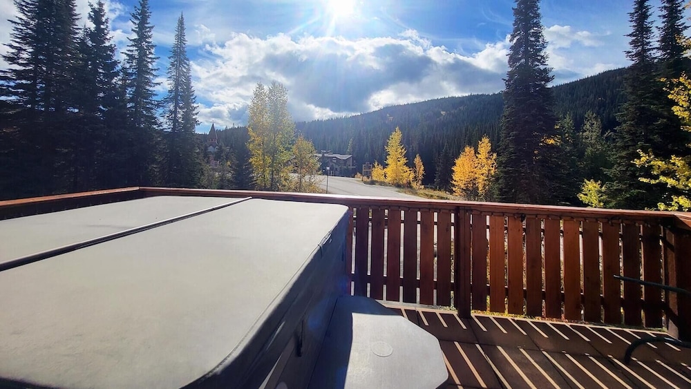 Sun Peaks Vacations - Timberline Village 46 4 Bedroom Home - Property Image 15