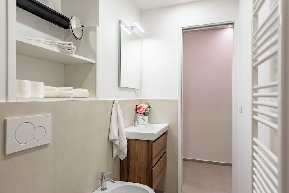 Lovely Flat In Genova Historic Center B