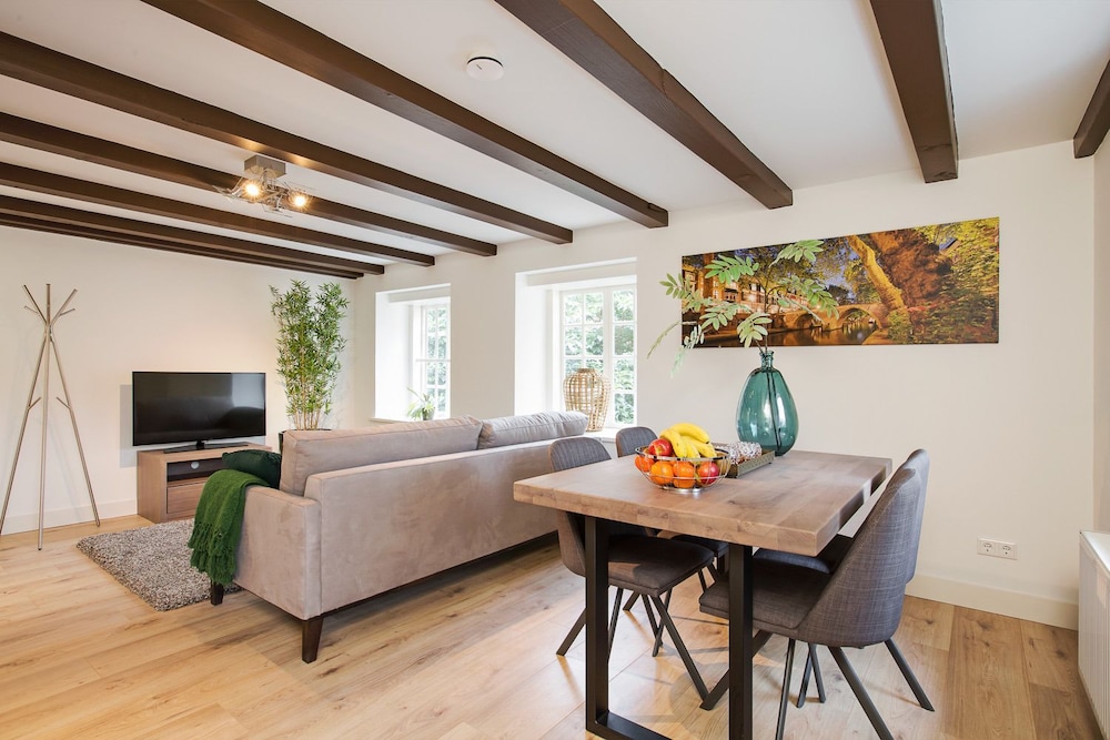 Canal Garden Apartment 11