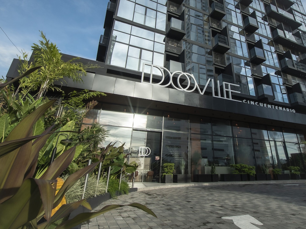 Sophisticated 1BR Apt at Coco del mar
