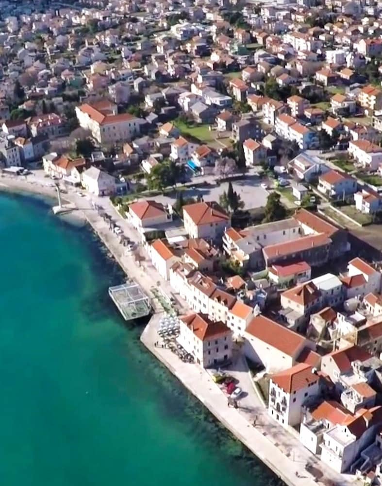 Seafront Spacious Apt, 120 m2 Size, in the Center view 4