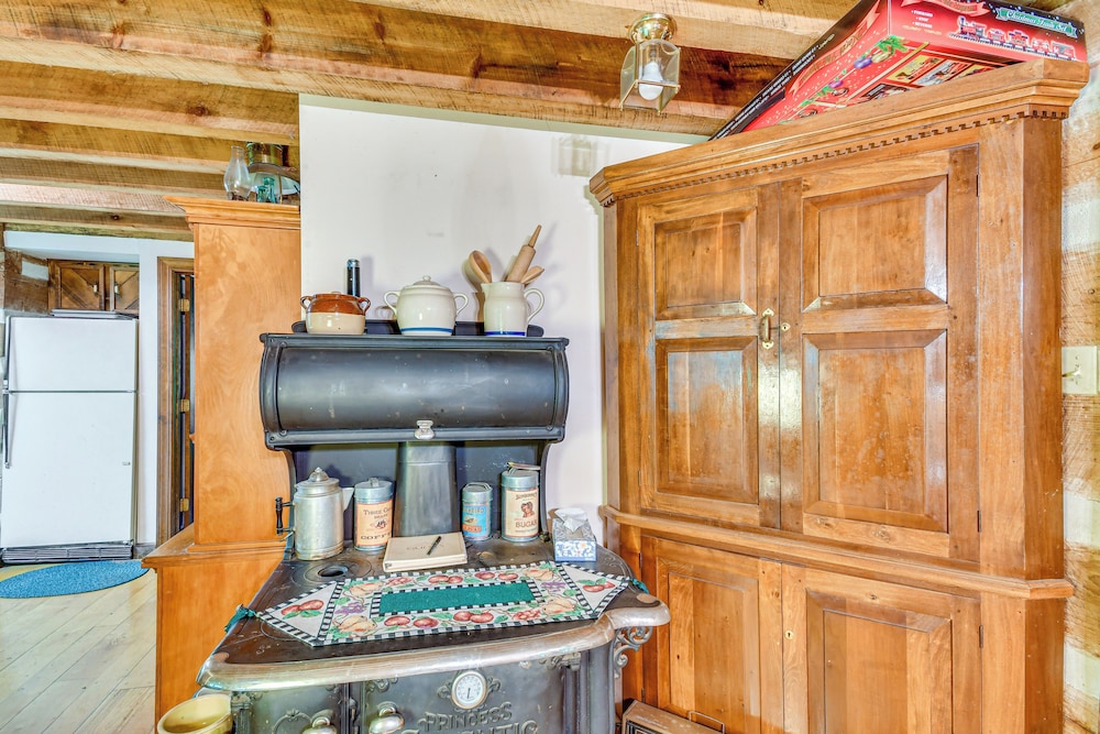 Peaceful Burnsville Cabin By South Toe River!