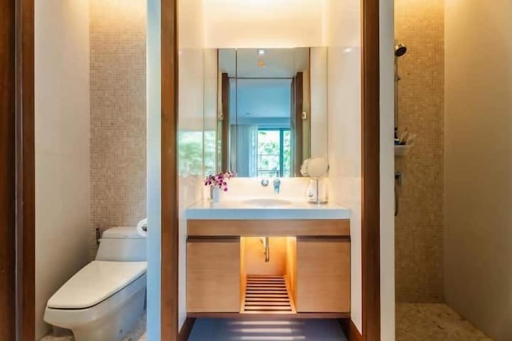 Elegant Beachfront 3BR Condo at Pearl of Naithon