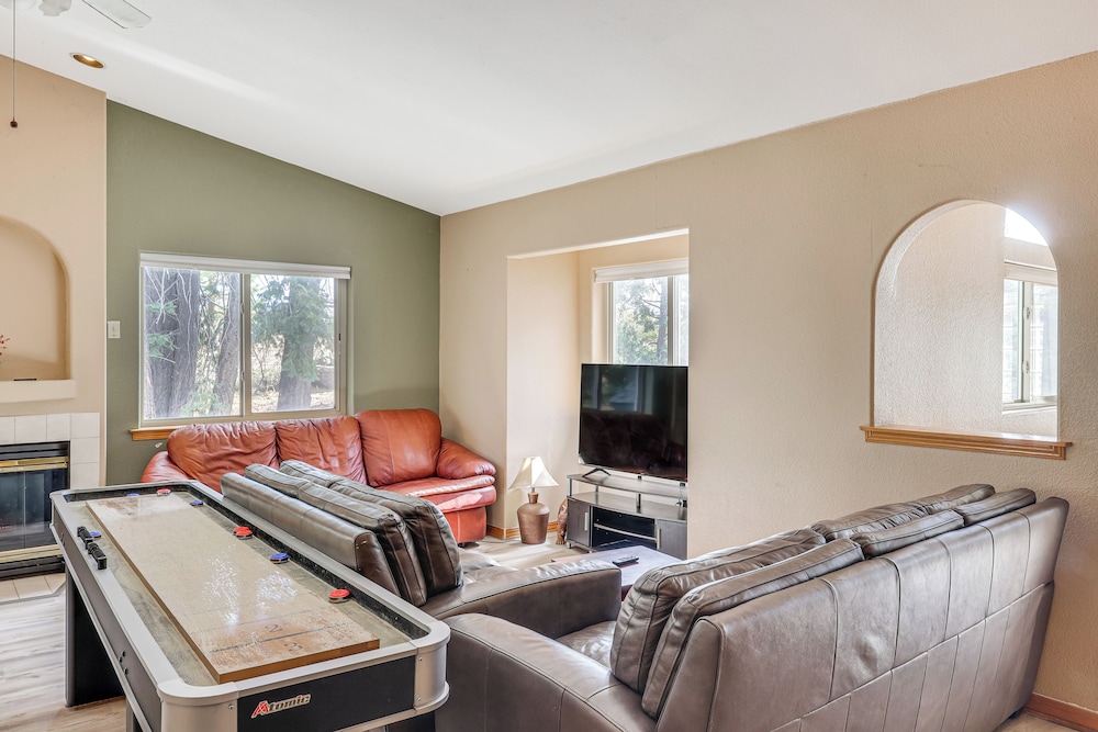 7 Mi to Beach: Home w/ Hot Tub in South Lake Tahoe