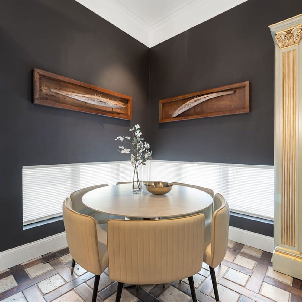 5BR 5BA Architectural Estate-theatre Gym Rooftop