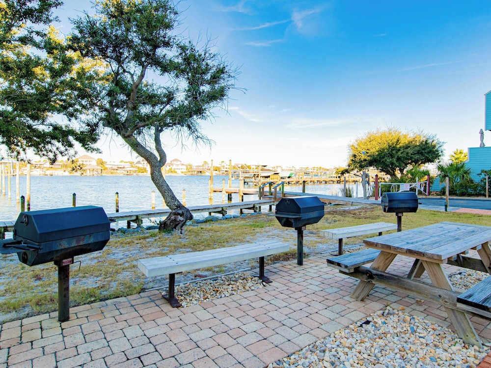 Shipwatch Surf & Yacht #301D by Southern Vacation Rentals