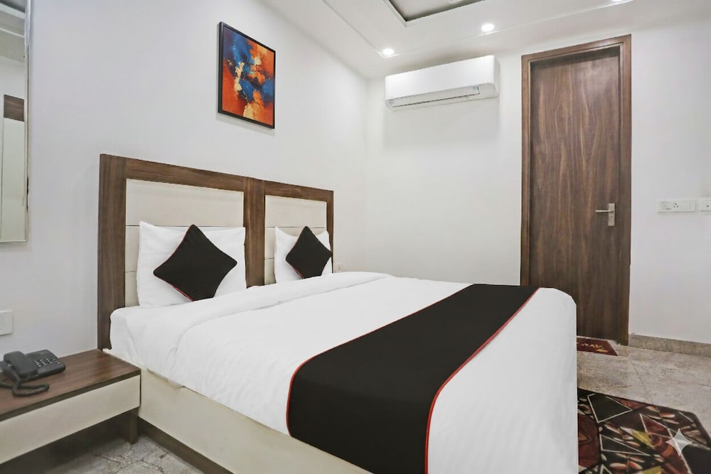 Hotel HomeAste 001 Near Yashobhoomi Convention Center
