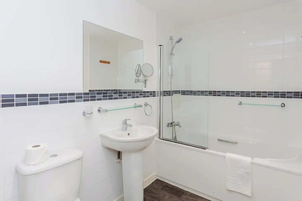 Bright & Airy 1 Bedroom Apartment in Trendy Peckham