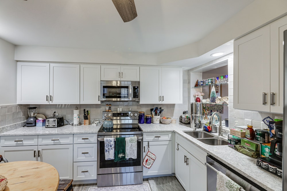 Lexington Vacations - Lovely Lexington Home: 4 Mi to Downtown! - Property Image 14