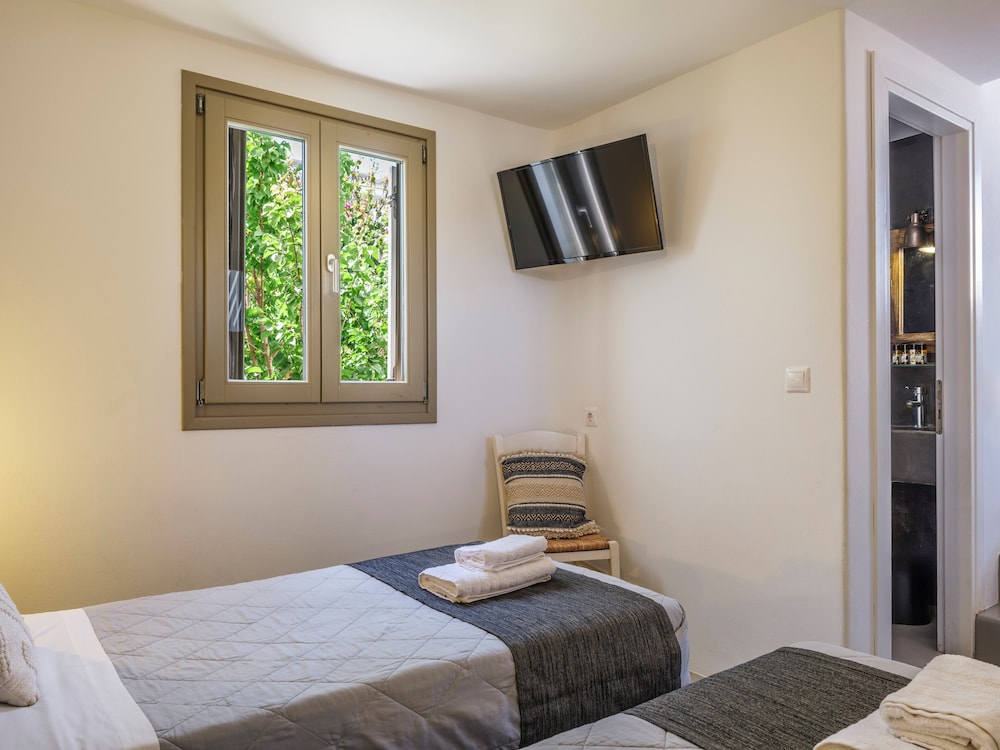 Mykonist Merchia Beach Villas & Suites