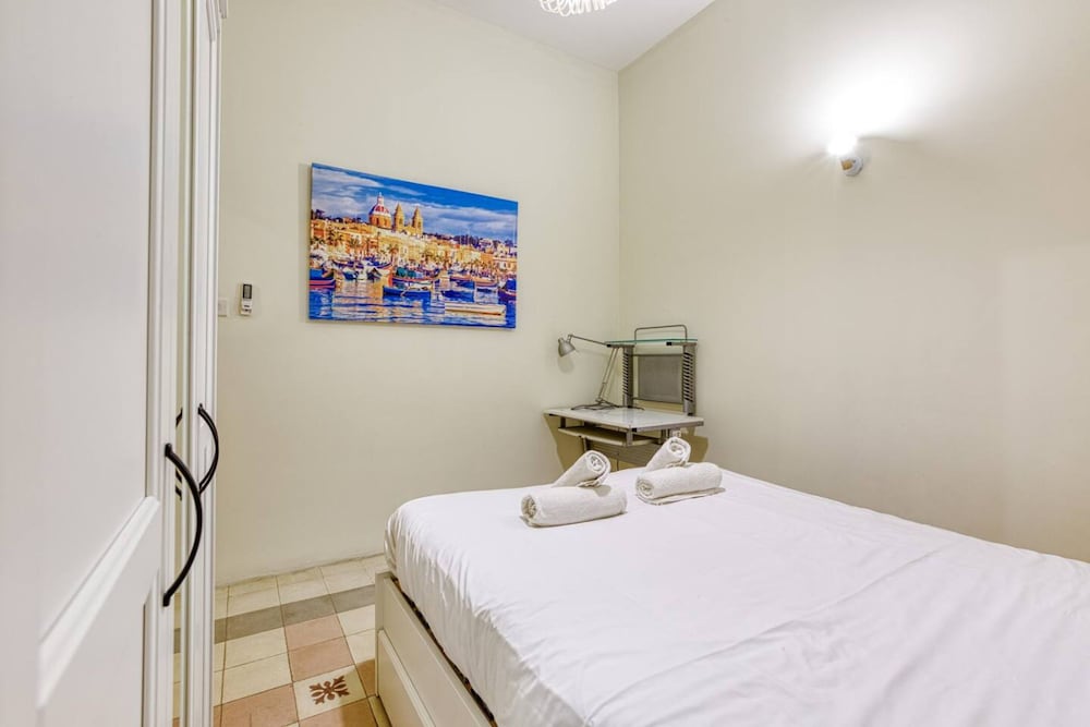 St James the Traditional 4-bed Townhouse Terrace