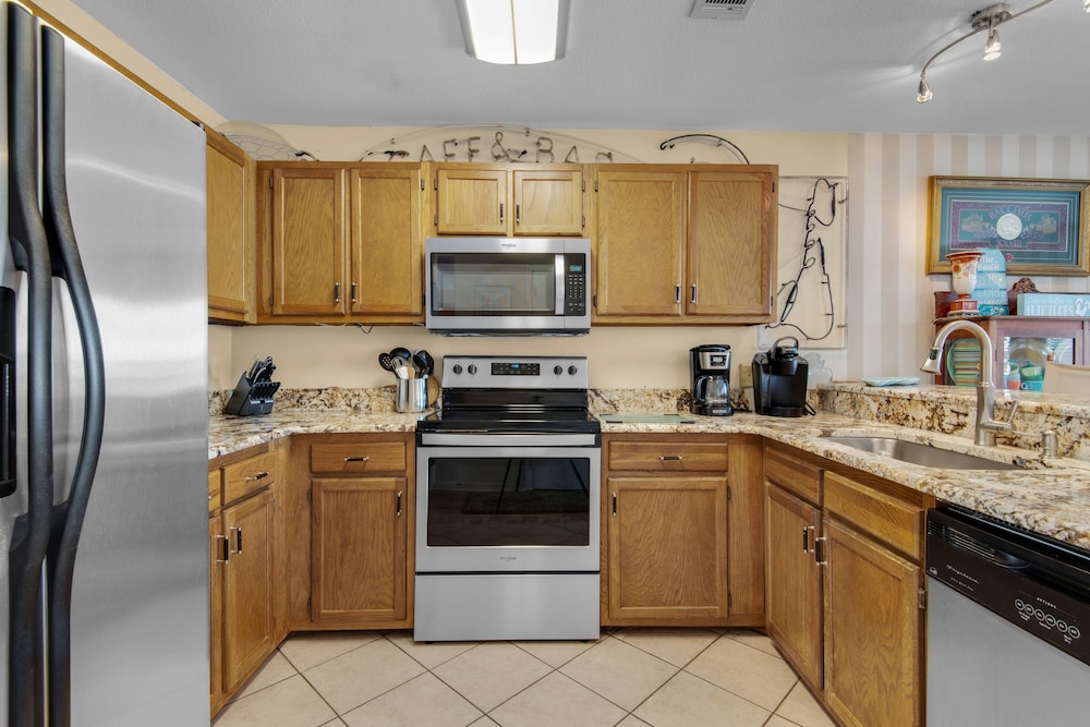 Pelican Point 2 Bedroom Townhouse by RedAwning