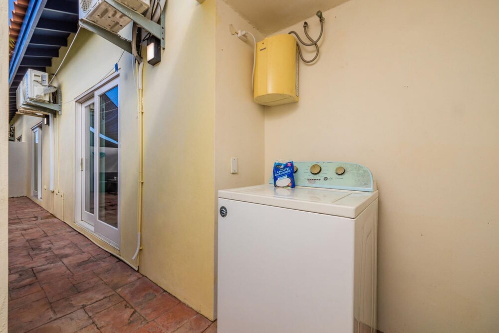 Great Cozy Comfortable Central 2BR 2BA w Pool