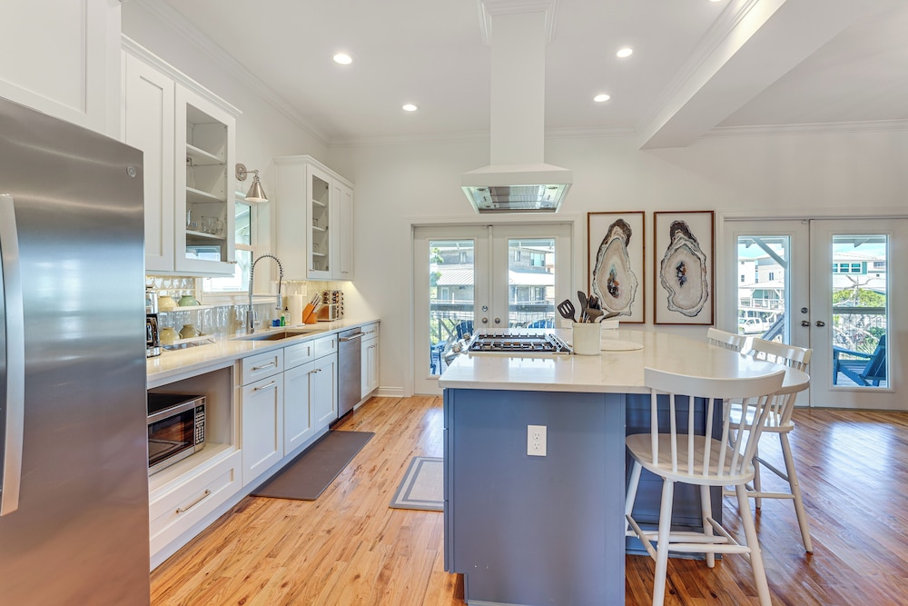 Walk to Ocean: Beach House w/ Pool in Port St Joe!