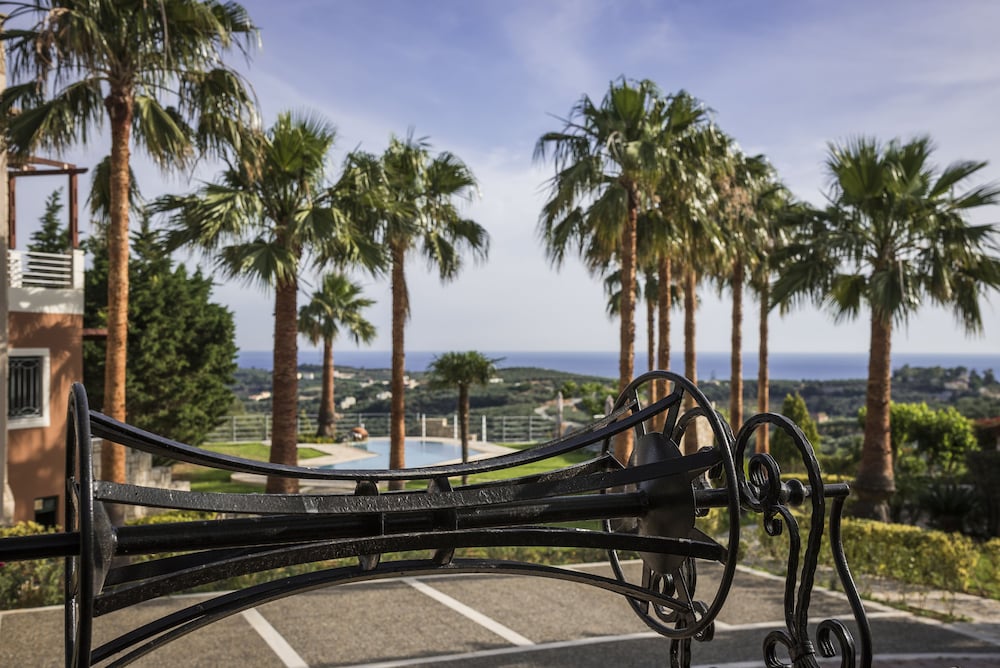 Athina Luxury Villas