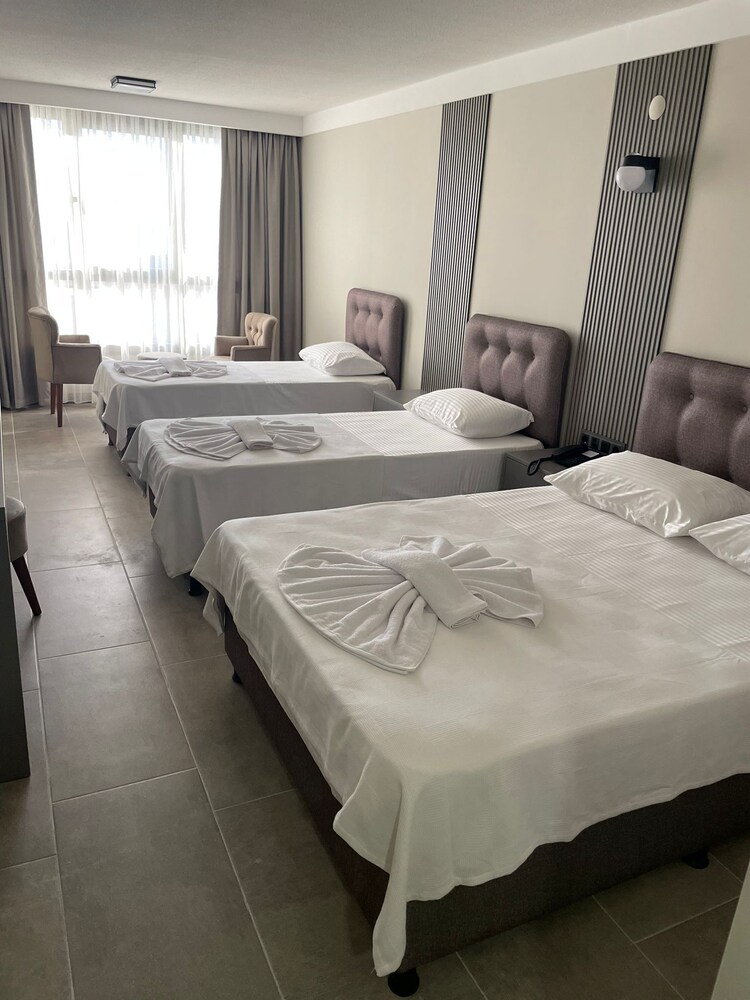 Grand Cennet Beach Hotel