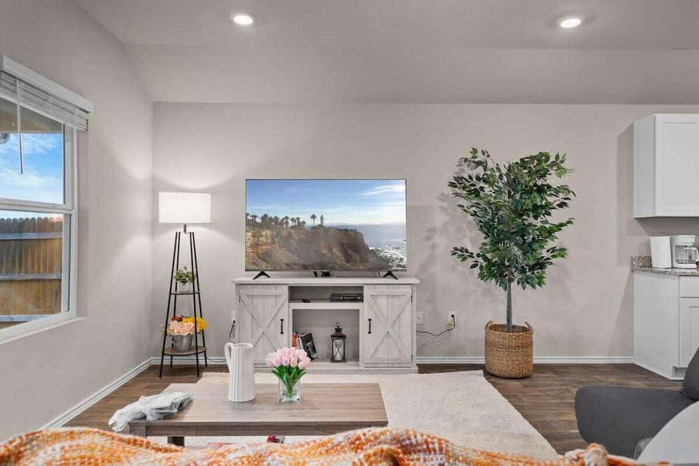 @ Marbella Lane - Amazing 4BR Lakeview Home