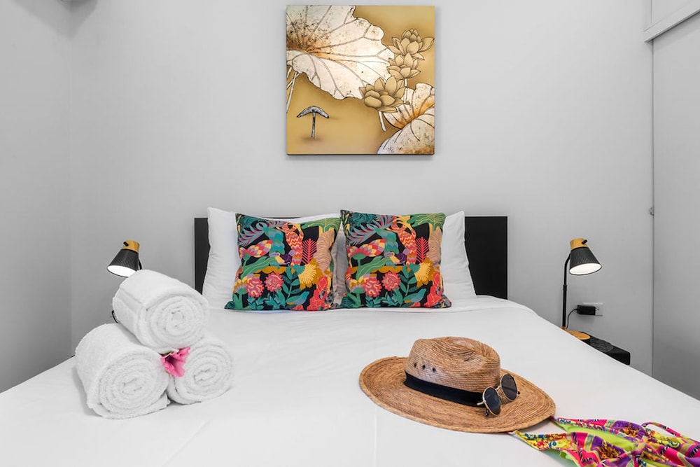 Spacious Renovated House Prvt Pool 5 min to Bch