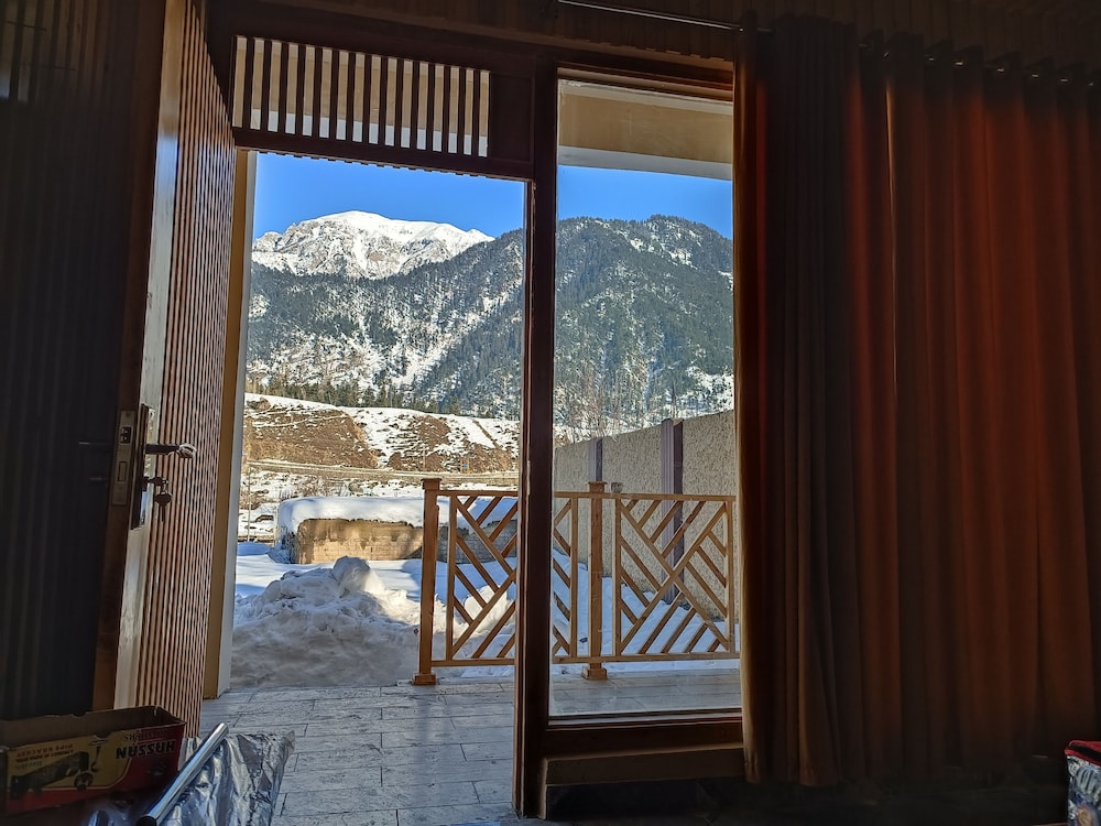Room in Chalet - Woodridge Cottages Kalam