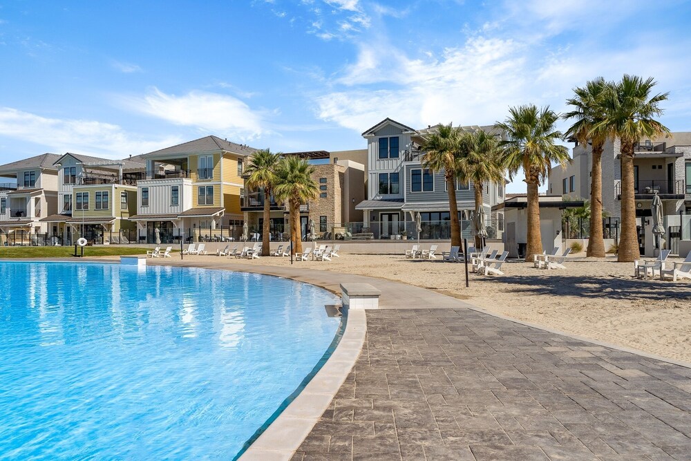 Salt And Sol 5 Bedroom Townhouse